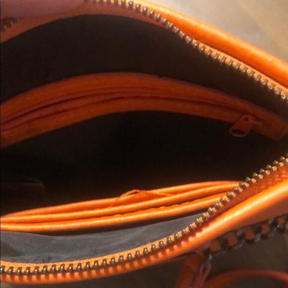 Kenneth Cole Reaction Orange Crossbody Purse - Picture 4 of 7